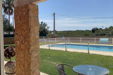 Gîte pour 4 personnes, avec balcon et jardin à Algoz
