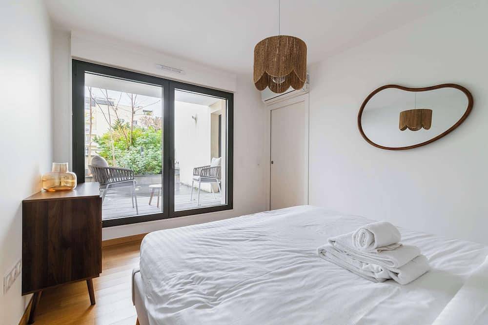 Entire apartment, Appartement lumineux avec terrasse Courbevoie - 4P in Courbevoie, Hauts-de-Seine