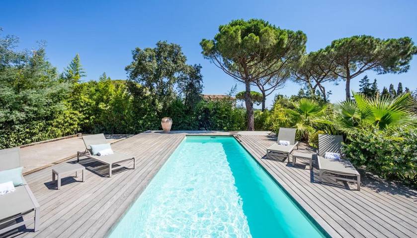 Villa für 6 Personen, mit Terrasse und Garten sowie Pool und Ausblick