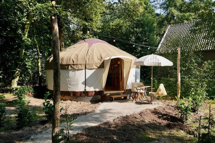 Camping voor 2 personen, with uitzicht and terras as well as tuin in Noord-Brabant