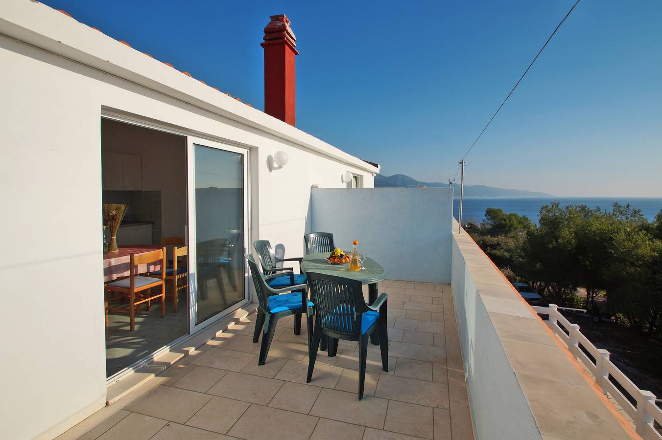 Ganze Wohnung, 2-Zimmer-Ferienwohnung mit Terrasse und Meerblick Zavalatica, Korcula A-247-a in Čara, Korcula
