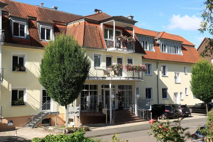 Hotel, mit Balkon und Balkon/Terrasse sowie Terrasse und Garten