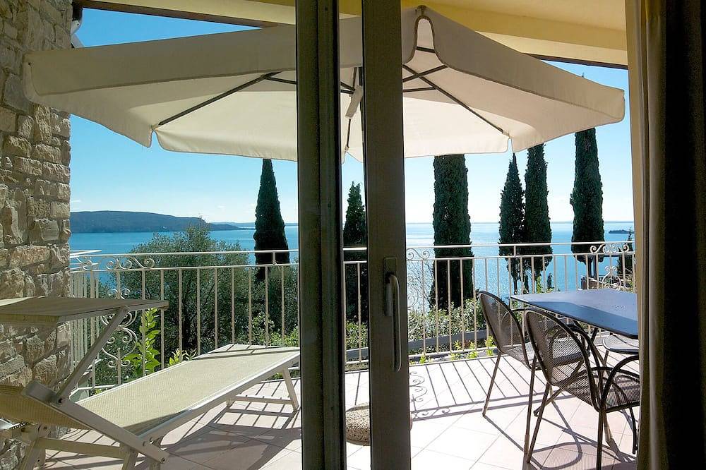 Ganze Wohnung, Residenz Limoni del Rustichel: FeWo N.8 mit Seeblick, Tiefgarage und Pool. in Maderno, Toscolano-Maderno