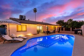 Vacation Home for 10 Guests in Tempe, Arizona, Picture 3