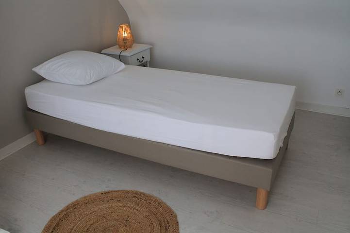 Quiet house with a garden, 3 minutes from the beach in Combrit, Region de Quimper