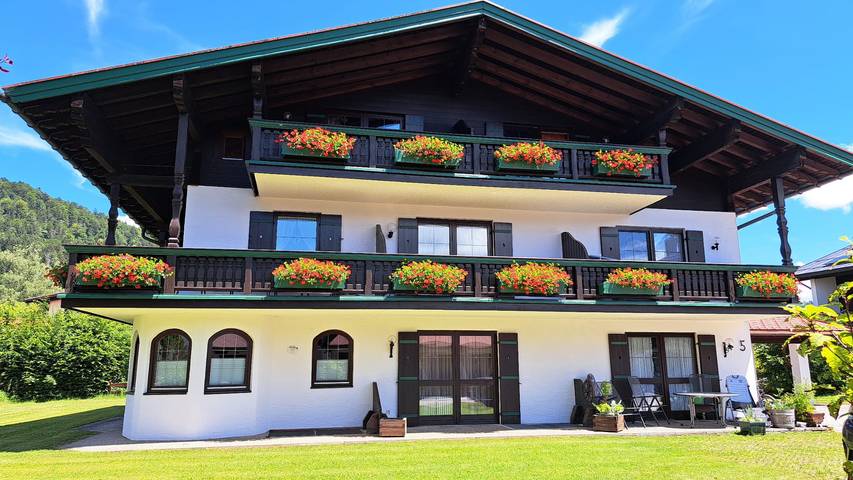 Ferienwohnung für 4 Personen, mit Terrasse und Sauna in Reit im Winkl