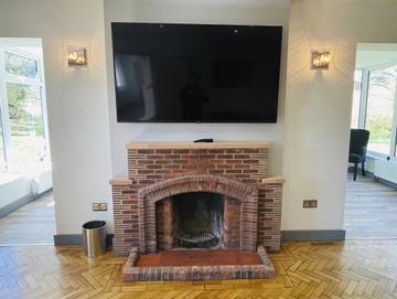 Vacation Rental for 8 Guests in Woodham Walter, Essex, Picture 4