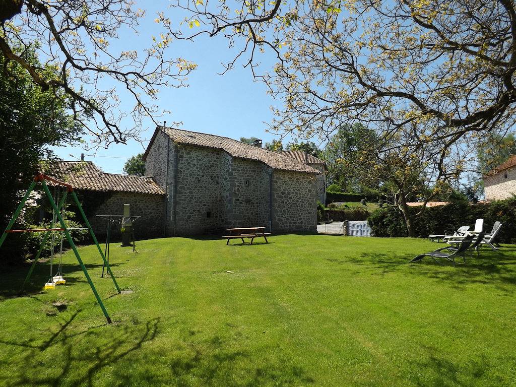 Gîte Le Bel Marquis, près du lac de Saint-Étienne Cantalès in Le Rouget-Pers, Région d'Aurillac