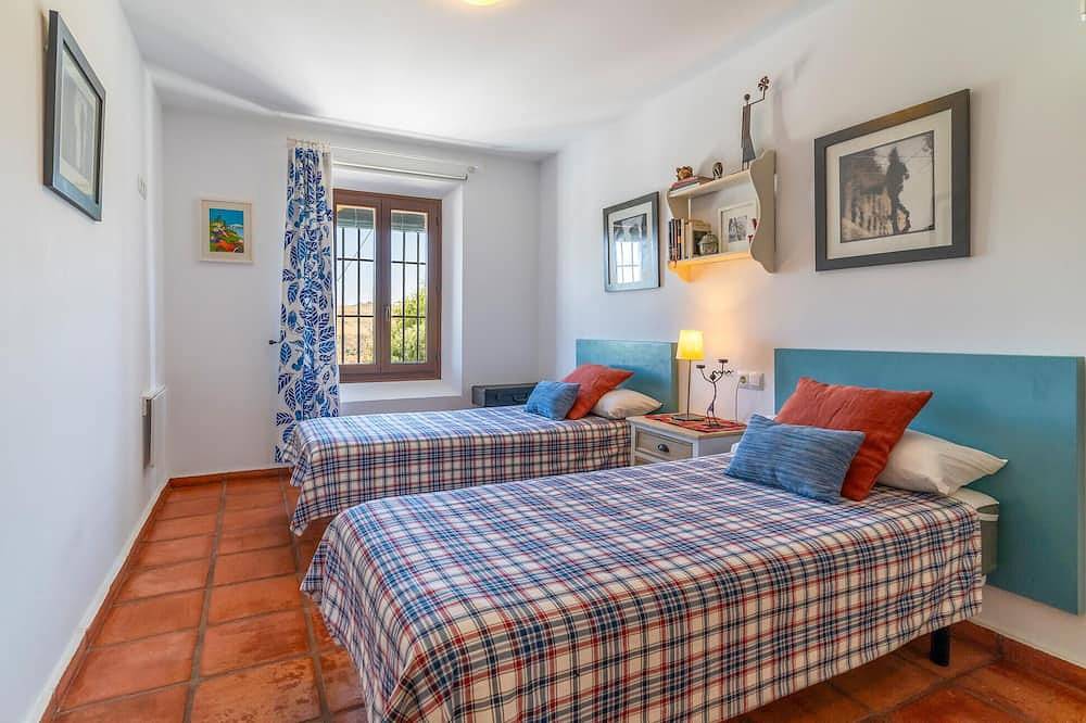 Stunning home in Zahara de la Sierra with Wifi in Zahara de la Sierra, White Villages