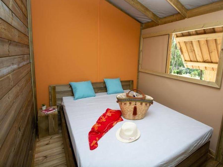 Flower Camping du Port Caroline - Tente en toile et en bois 4 personnes - Lodge Cosyflower Luxe Premium in Loire-Authion, Région d'Angers