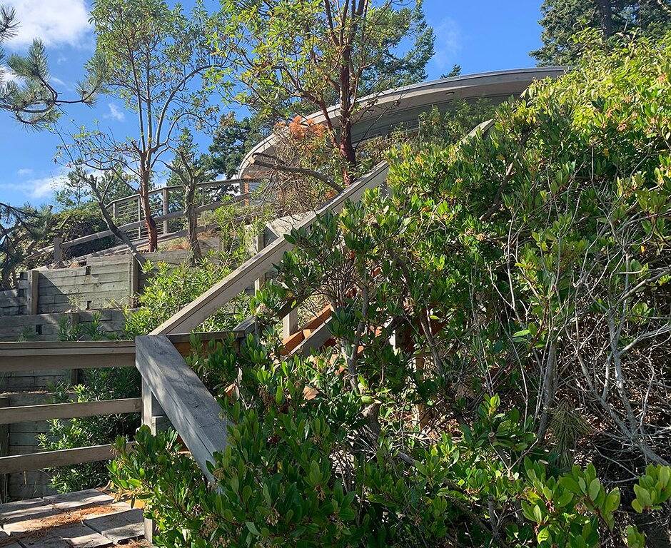 Waterfront Escape with Hot Tub in San Juan Island