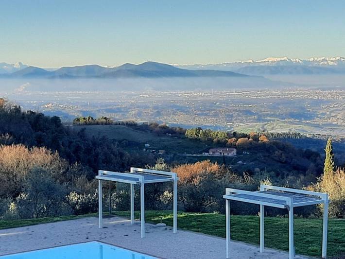 Agriturismo per 10 persone, con giardino e piscina a Chianni