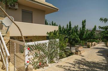 Holiday Apartment for 2 People in Pitsidia, South Crete, Photo 2