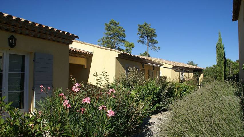 Appartement de vacances pour 5 personnes, avec piscine ainsi que terrasse et jardin