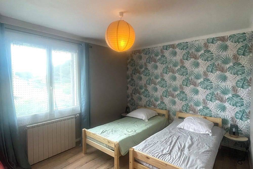Village house with swimming pool in Manduel, Nimes region