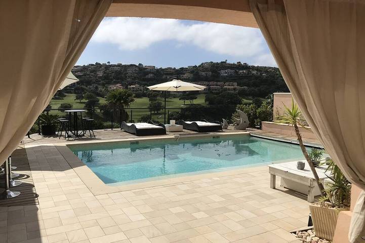 Gîte pour 2 personnes, avec jardin et terrasse dans Golf Bluegreen Sainte-Maxime