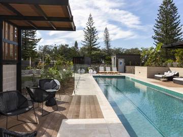 Vacation Rental for 4 Guests in Burleigh Heads, Queensland, Picture 4