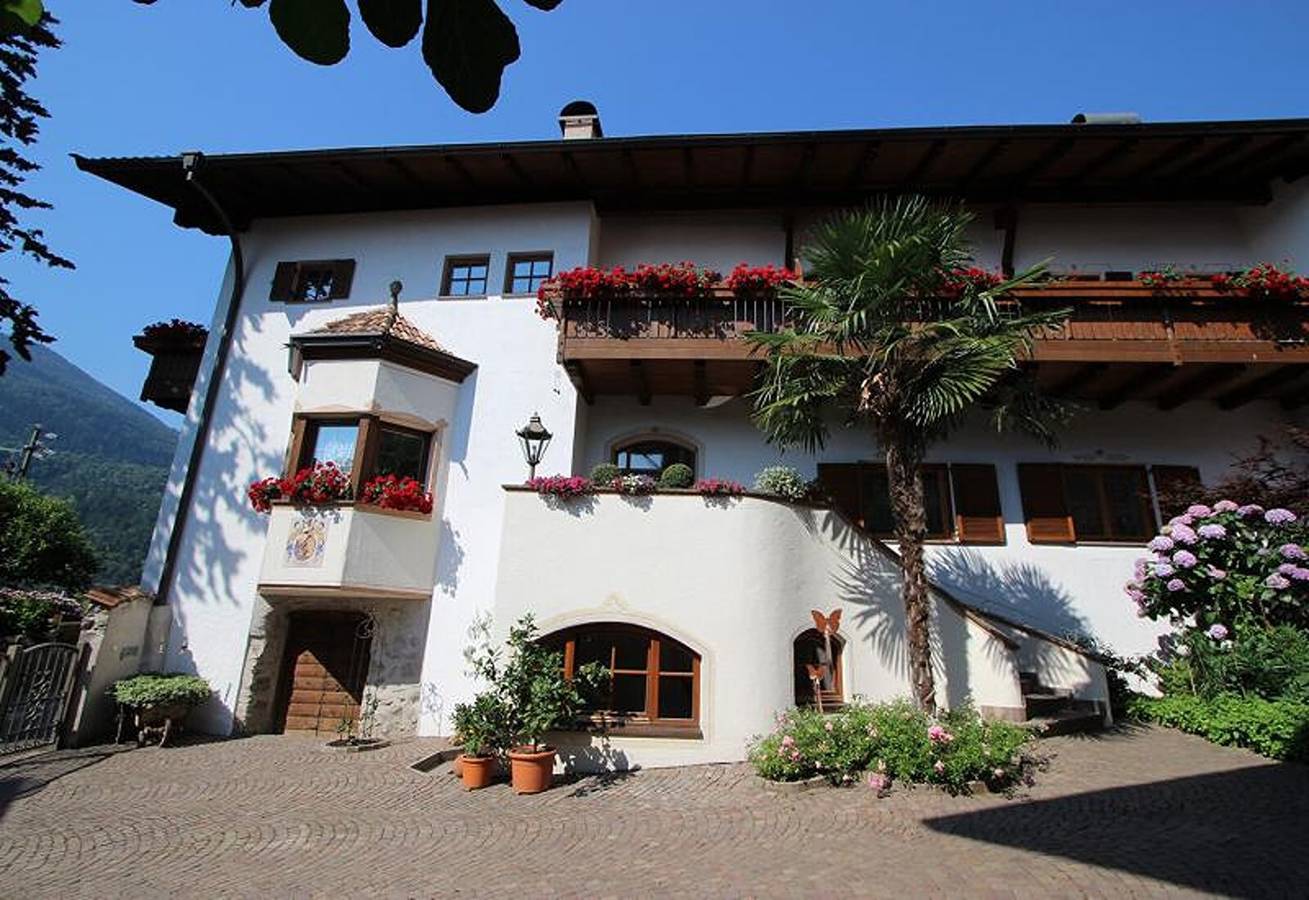 Hel lägenhet, Wiedmairhof Apartment 'Grafensteiner' with South/east facing balcony, Shared Terrace, Garden & Wi-Fi in Oberplars, Algund