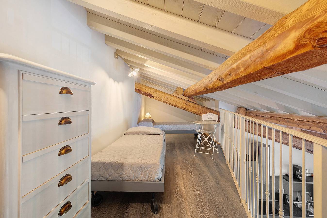 Hel lägenhet, Modern Loft Apartment "Begonia" with Wi-Fi, Shared Garden & Pool in Rivoltella del Garda, Desenzano del Garda