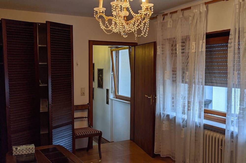 Ganze Wohnung, Gemütliche Ferienwohnung, 2 Zimmer-Küche-Bad und Balkon (110m²), Innenstadt in Landstuhl, Saar-Nahe-Bergland