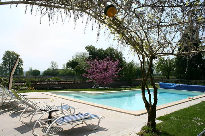 Chambre d’hôte pour 4 personnes, avec jardin et piscine dans Saint-Gratien-Savigny