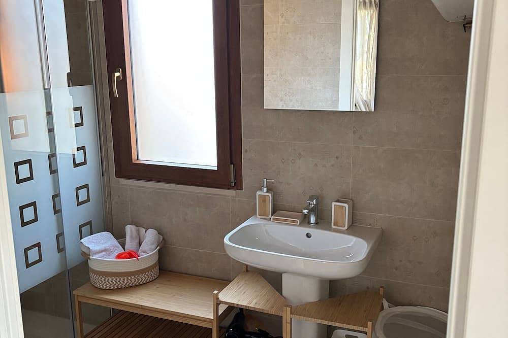 Holiday Home 'Dependance with Garden in Pescara' with Garden, Wi-Fi & Air Conditioning in Spoltore, Pescara Province