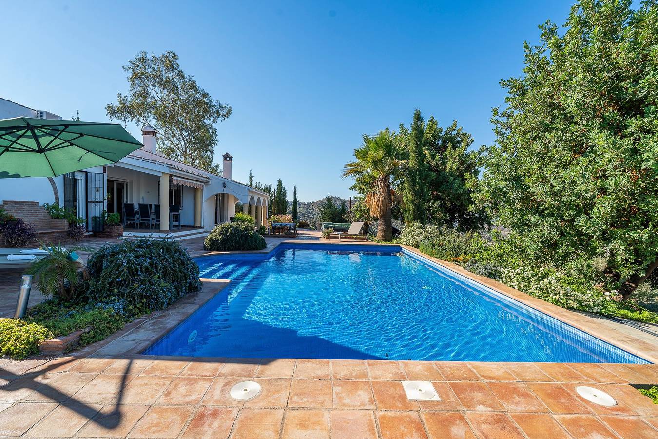 Villa 'Serenidad' with Mountain View, Pool, Wi-Fi and Air Conditioning in Cútar, Cordillera Penibética