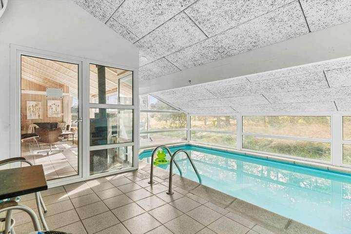 Ferienhaus für 8 Personen, mit Whirlpool und Pool sowie Sauna und Terrasse, kinderfreundlich