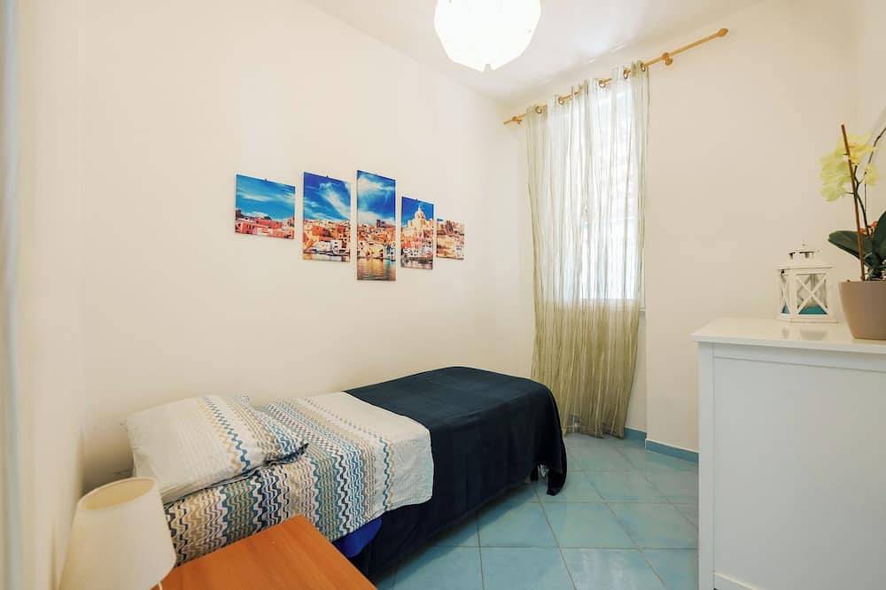 Appartamento intero, Casa con Cortile Privato a 200 m dagli Scogli in Procida, Napoli e dintorni