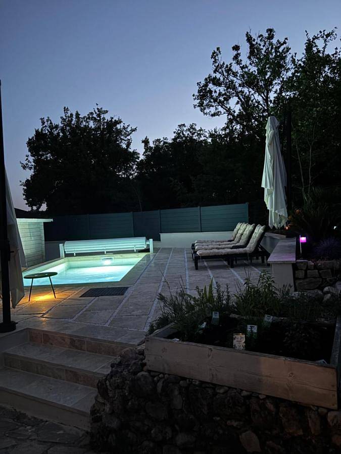Location de vacances pour 6 personnes, avec Balcon et Jacuzzi ainsi que Terrasse et Jardin à Roumoules - 3