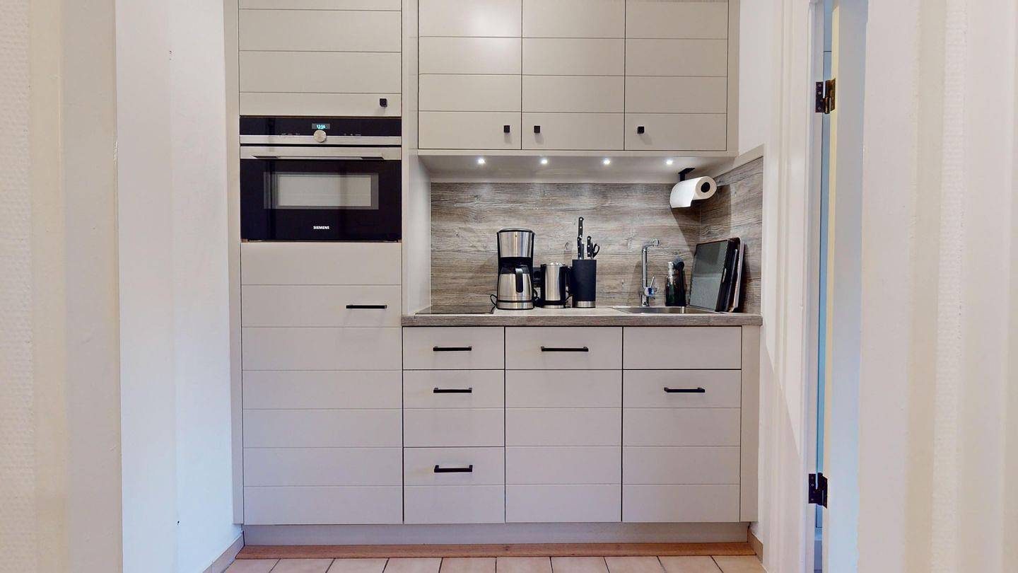 Ganze Wohnung, Modernes 1-Zimmer Apartment mit Balkon und hochwertigen Tischlereinbauten in Hörnum, Sylt