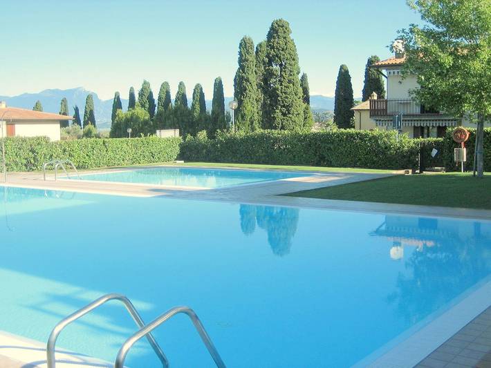 Location de vacances pour 4 personnes, avec bassin pour enfant et piscine ainsi que balcon et jardin à Lazise - 2