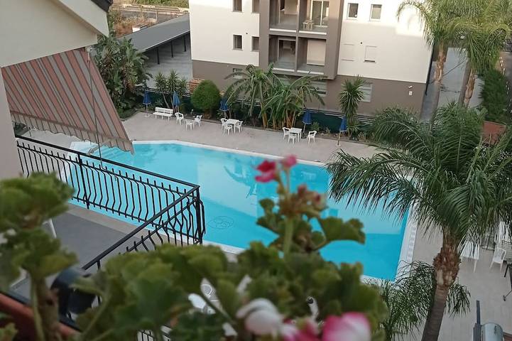 Ferienwohnung für 2 Personen, mit Balkon und Pool sowie Garten - 1