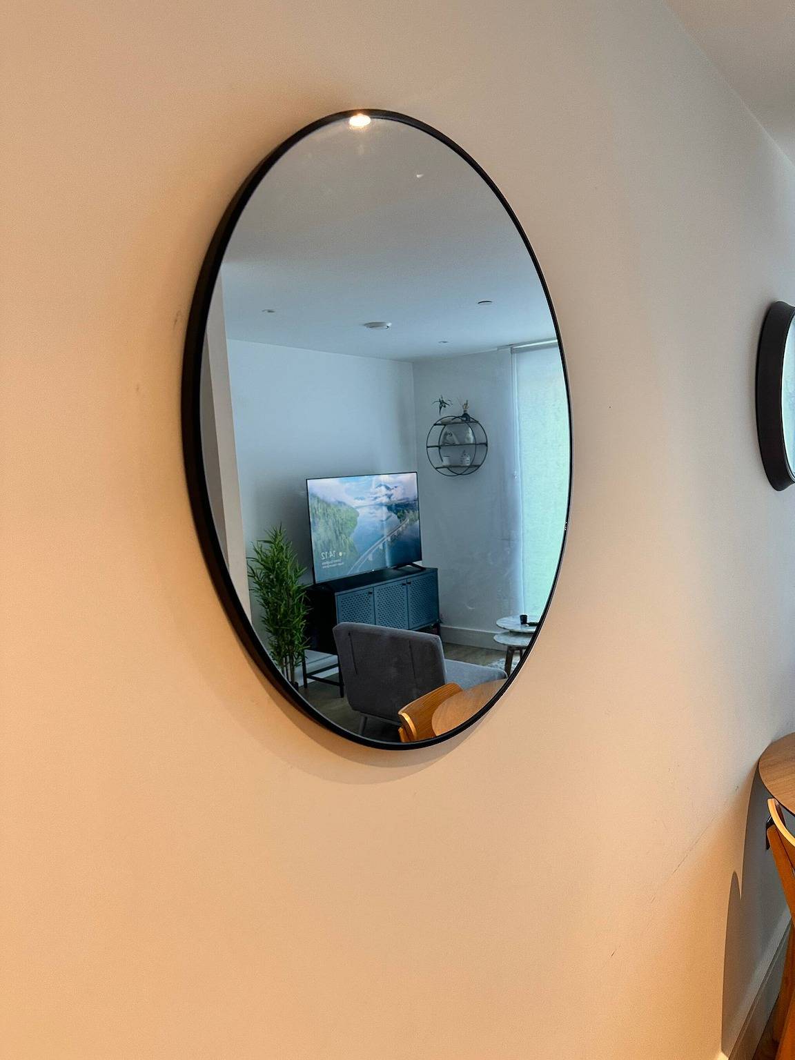 Entire apartment, Cozy one bedroom with a Big Balcony and parking in Birmingham, Birmingham Area