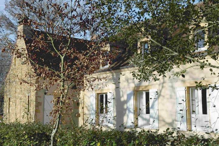 Location de vacances pour 12 personnes, avec piscine ainsi que jardin et vue, adapté aux familles à Prats-de-Carlux - 2