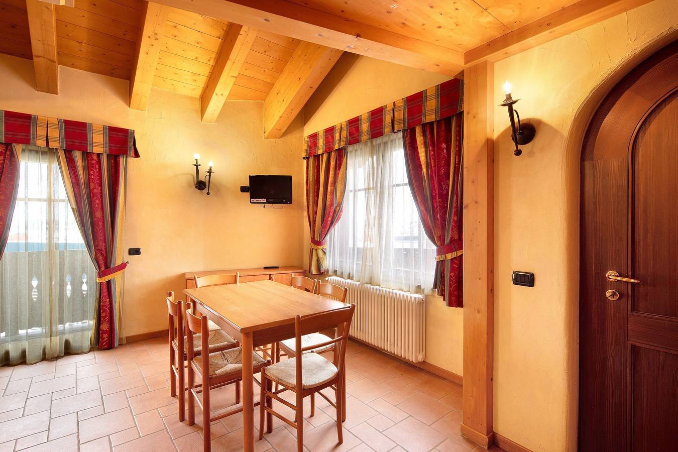 Appartamento intero, Appartamento 'Chalet Li Palù Trilocale 2' con vista montagna, balcone e Wi-Fi in Livigno (Borgo), Livigno