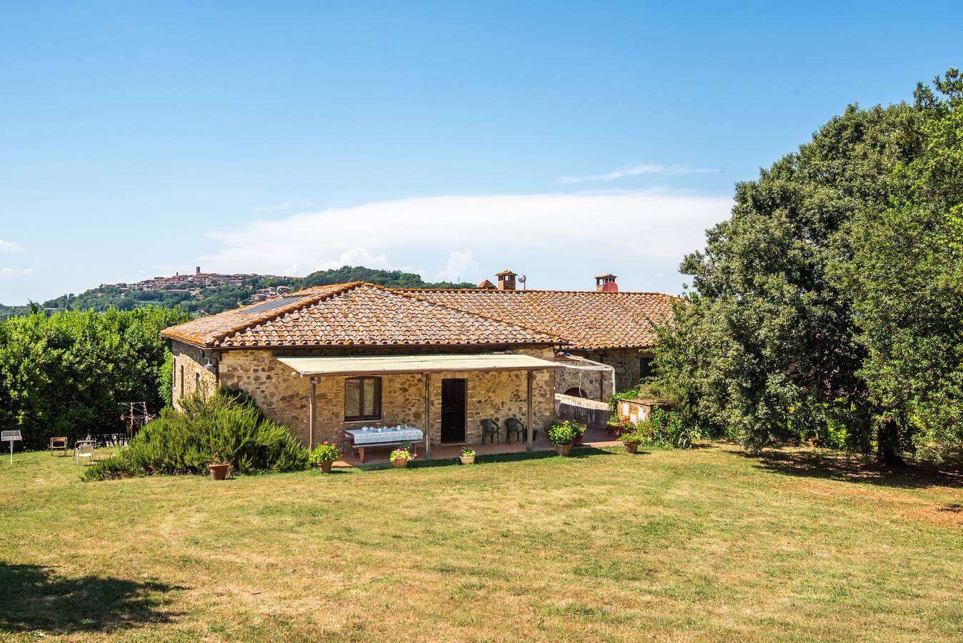 Apartamento entero, Apartamento 'Autentico In Campagna' con vistas a la montaña, piscina compartida y Wi-Fi in Radicondoli, Provincia de Siena