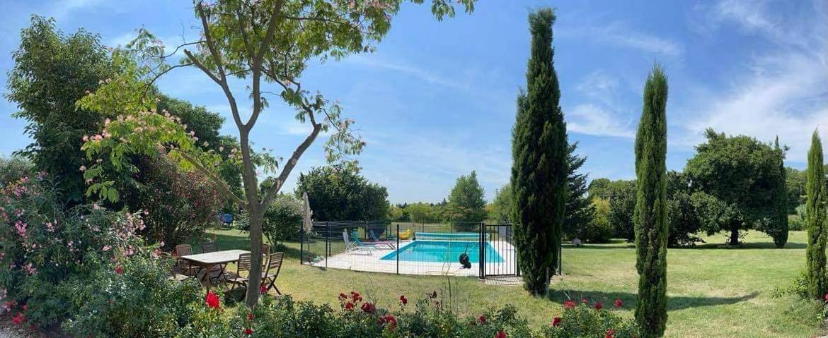Gîte pour 3 personnes, avec piscine ainsi que vue et jardin à Pierrelatte - 2
