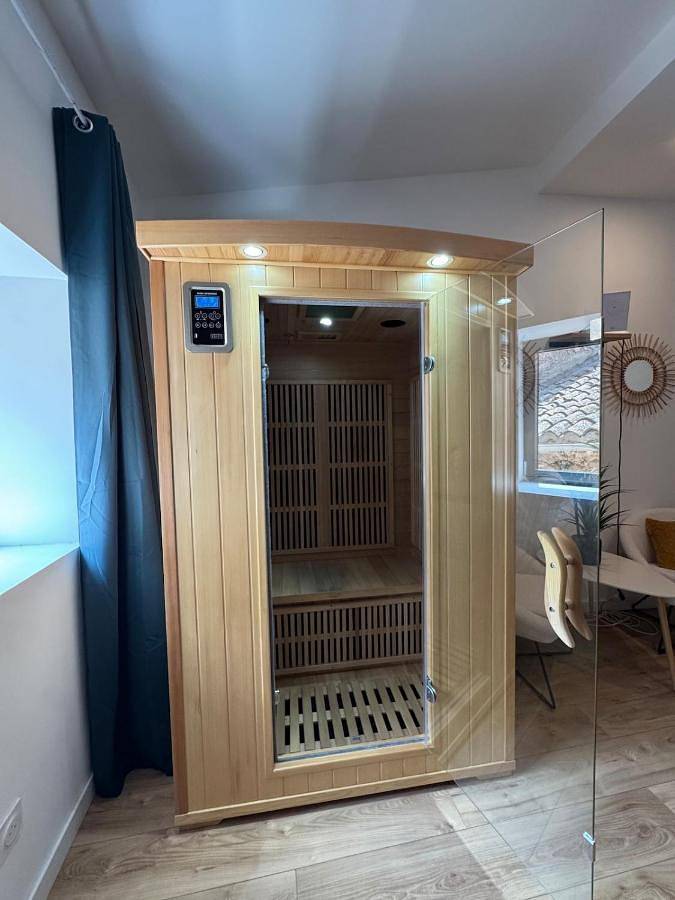 Location de vacances pour 2 personnes, avec jacuzzi ainsi que sauna et jardin, animaux acceptés à Liausson - 4