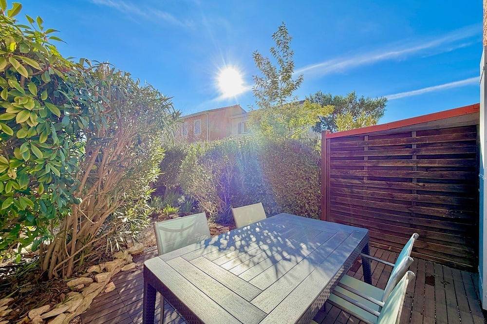 Entire apartment, La Pause Douce, 2 Guests, Pool & Sunshine in Calvisson, Nimes region