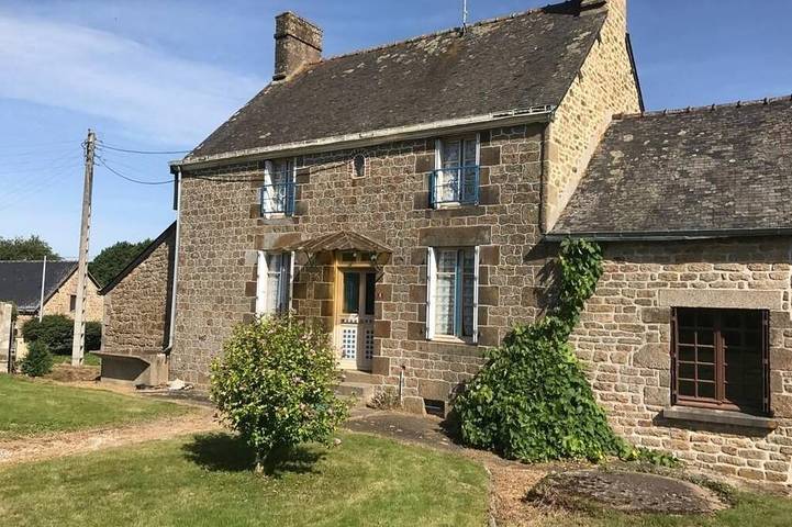 Gîte pour 6 personnes, avec jardin, animaux acceptés à Hercé