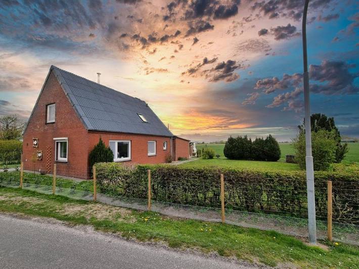 Ferienhaus für 4 Personen, mit Terrasse und Garten sowie Sauna und Ausblick in Kronprinzenkoog