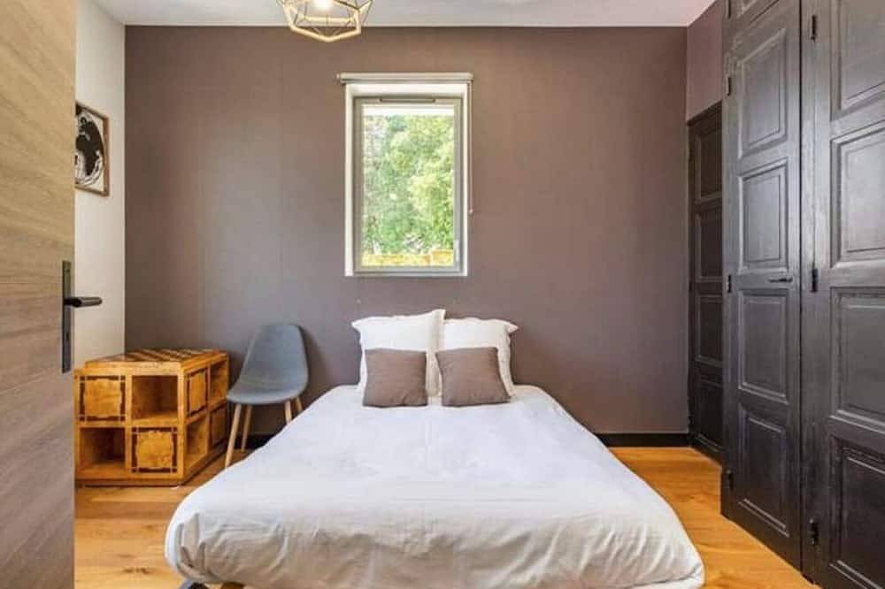 \"Charming Vichy Getaway with Heated Pool, Terrace & Spacious Garden\" in Vichy, Vichy region