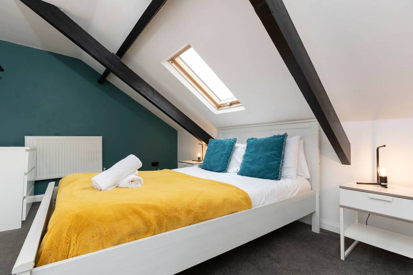 Spacious 4Br Home in Gateshead Sleeps 8 w/Parking in Gateshead