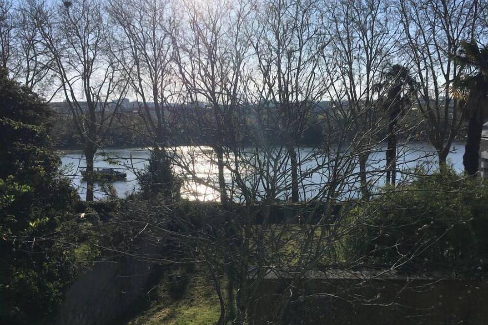 Appartement entier, Angers, View of La Maine, near Chu, city center 5 min by tram. in Angers, Région d'Angers