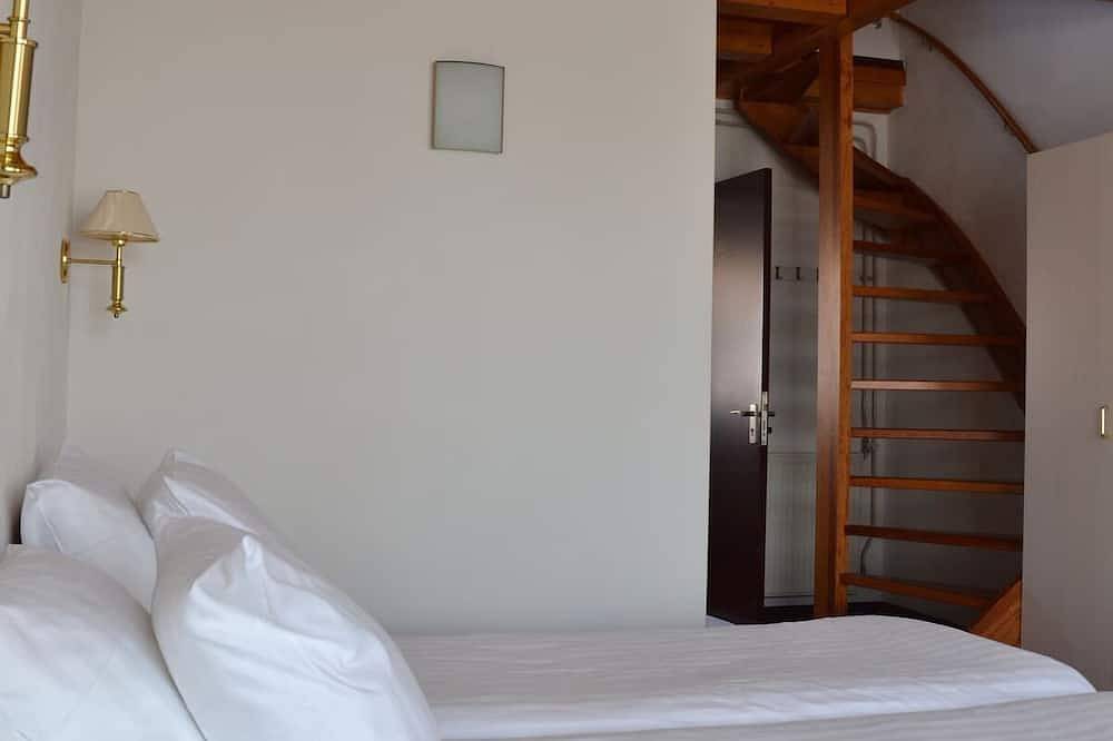 Minutes from the Lake, Dunes, and Coastal Walks! Free Breakfast, Parking! in Brielle, Niederländische Nordsee