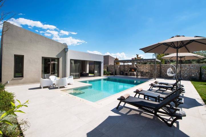 Διαμερίσματα διακοπών για 4 άτομα, με κήπο στους Καρυώτες