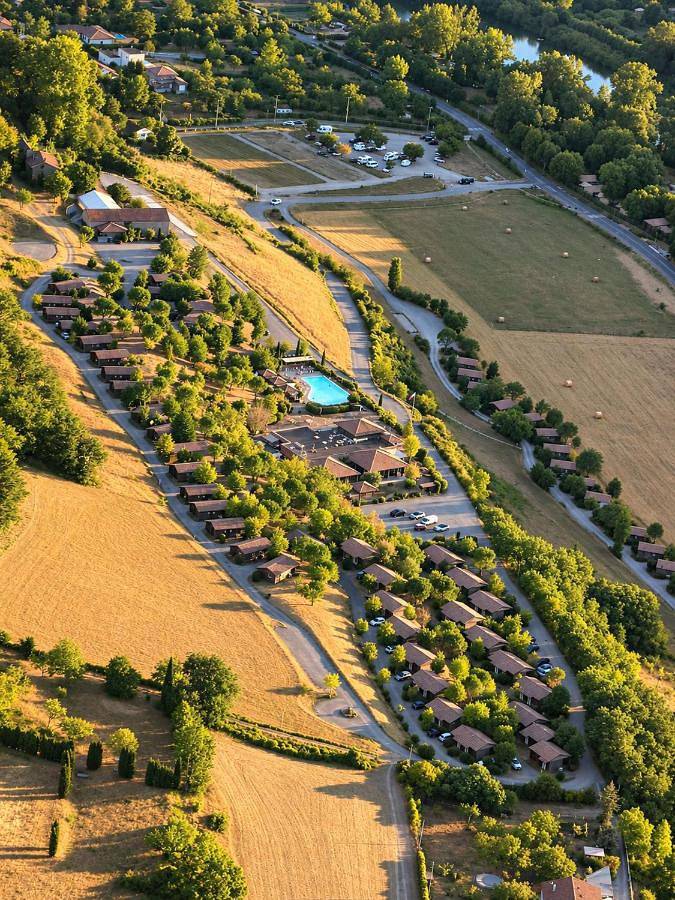 Hôtel pour 4 personnes, avec Terrasse ainsi que Jardin et Piscine à Millau