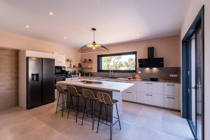 Location de vacances pour 10 personnes, avec jardin ainsi que jacuzzi et piscine à Lecci - 4