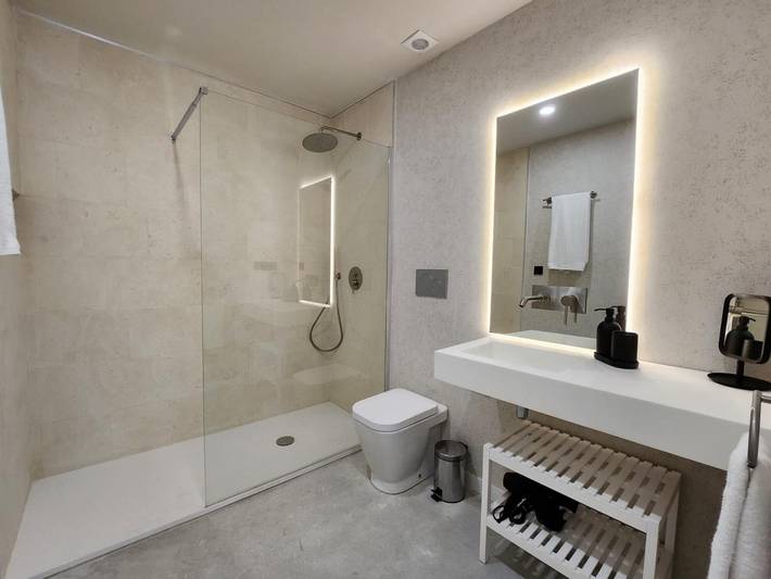 Apartamento entero, Estudio luminoso con Wi-Fi y aire acondicionado en Valencia in Valencia, Costa de Valencia